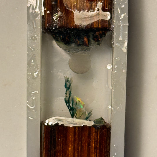 Königin Viola Schmuckanhänger aus Opal